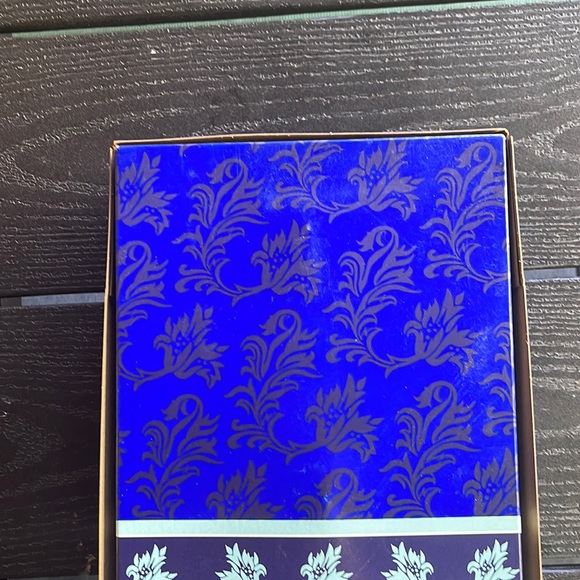 - NRFB Vintage 1995 AVON ~ Winter Velvet Barbie Doll ❄️ - Picture 10 of 16